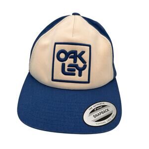 Oakley Blue & White Snapback Logo Trucker Hat New with tags